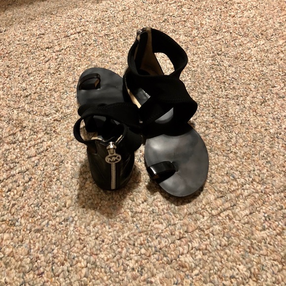 michael kors toe loop sandals